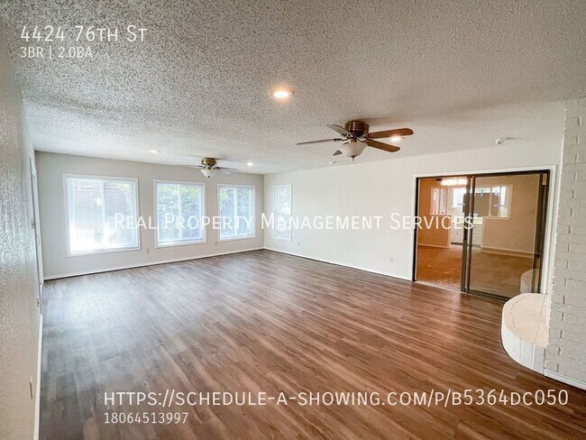 Building Photo - Large 3/2 in Quaker Heights