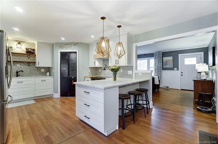 Building Photo - 10700 Forest Dr