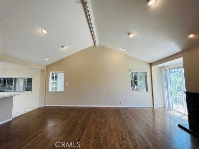 Building Photo - 729 Orange Dr