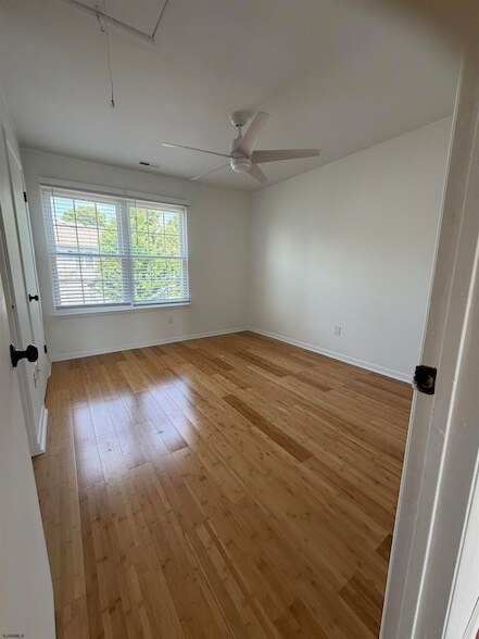 Building Photo - 312 London Ct