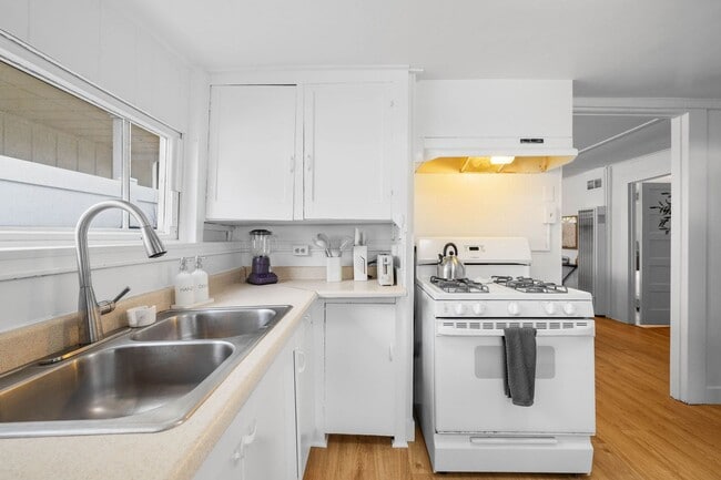 Building Photo - 344 Bonair St