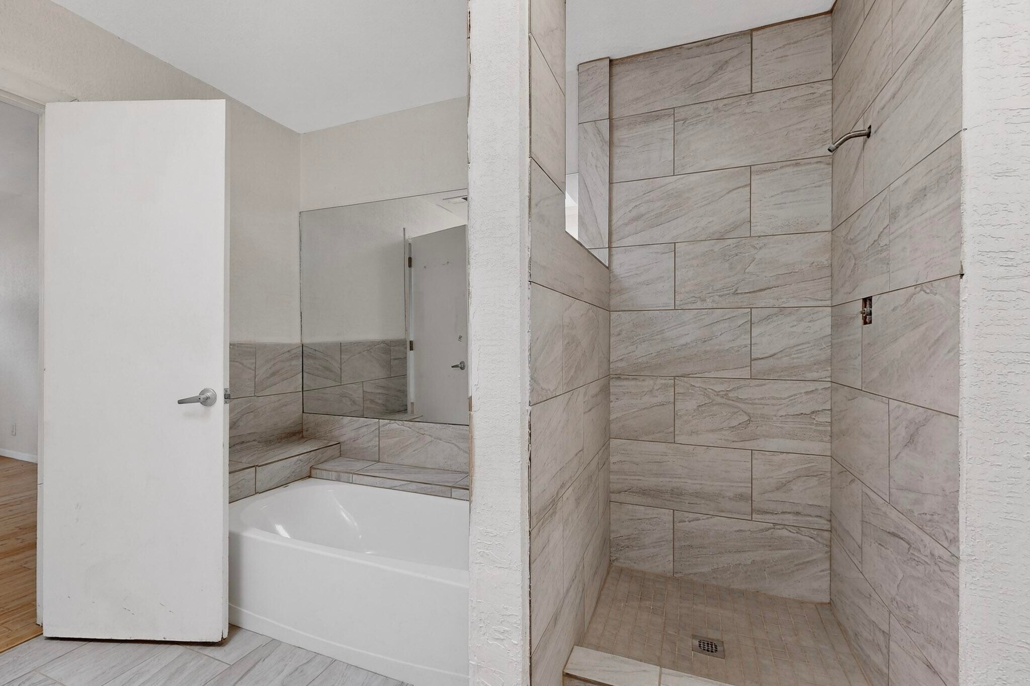 Building Photo - 5528 Overlook Dr NE