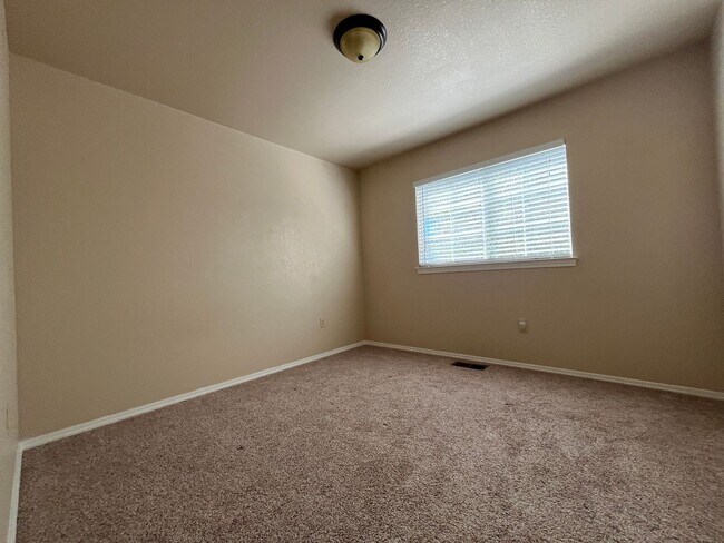 Building Photo - Mary Lake home! Must see!