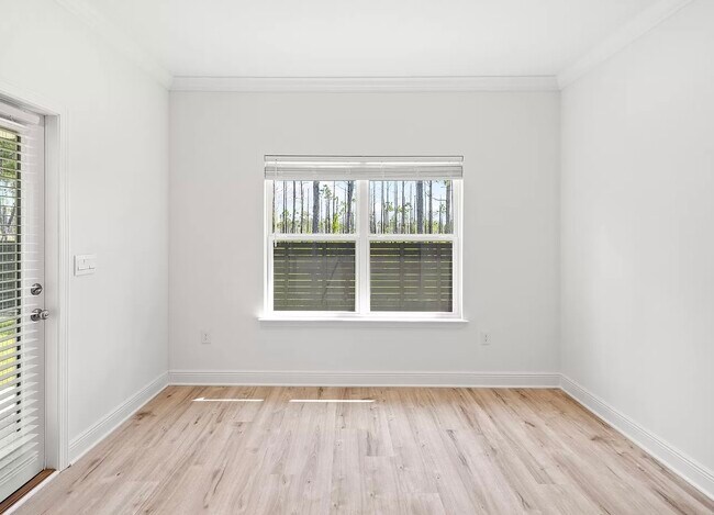 Building Photo - 100 Pine Lake Dr