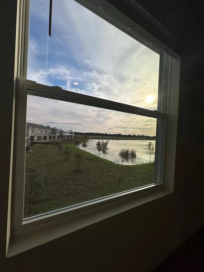 Building Photo - 3 Bedroom 2.5 Bath Townhouse