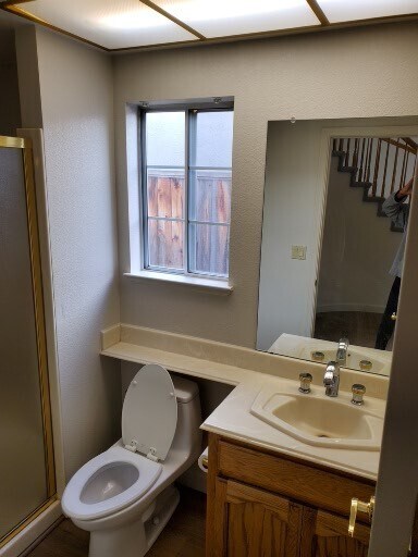 Guest bathroom - 2040 Goldenrod Ln