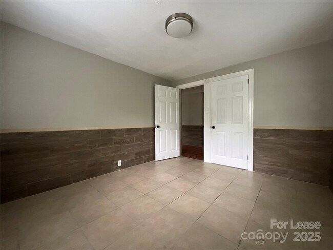 Building Photo - 259 Jefferson Ct NE