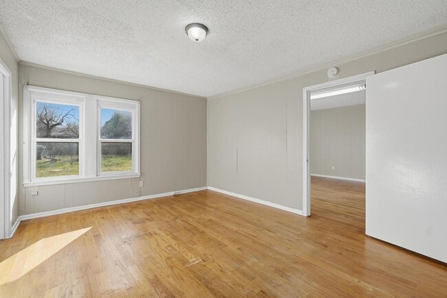 Building Photo - 2857 S 5th St