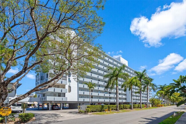 Building Photo - 3703 NE 166th St