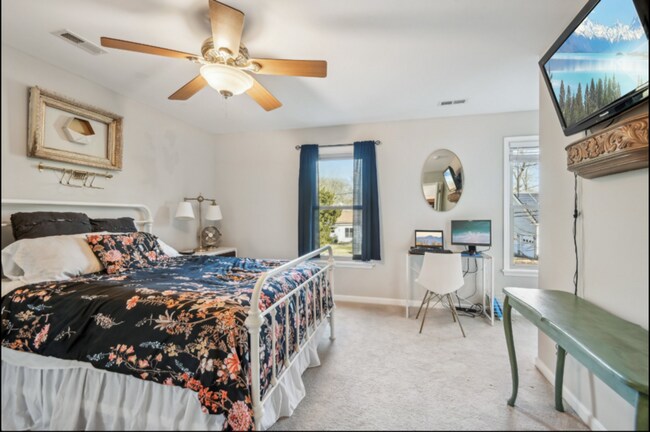 Building Photo - 4922 Lerch Dr