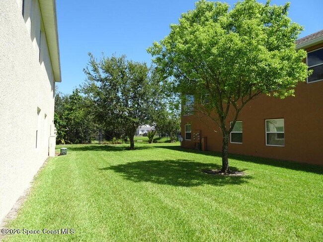 Building Photo - 1020 Venetian Dr