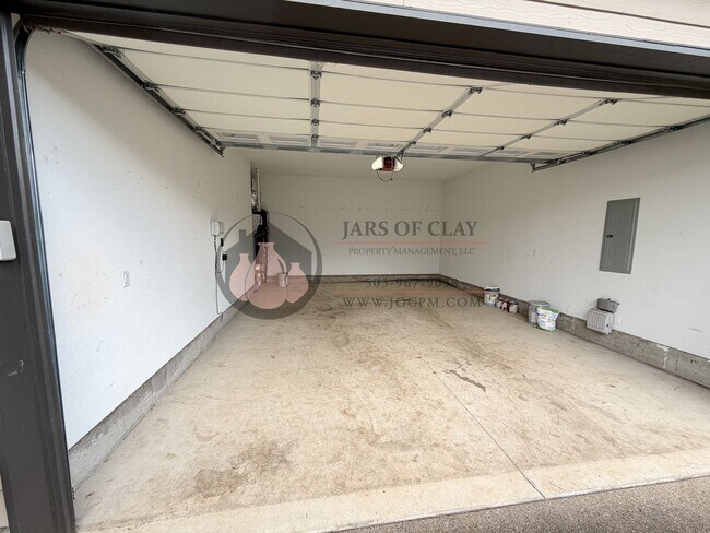 Building Photo - Modern West Salem Home: Central AC, 2-Car Garage & Washer/Dryer