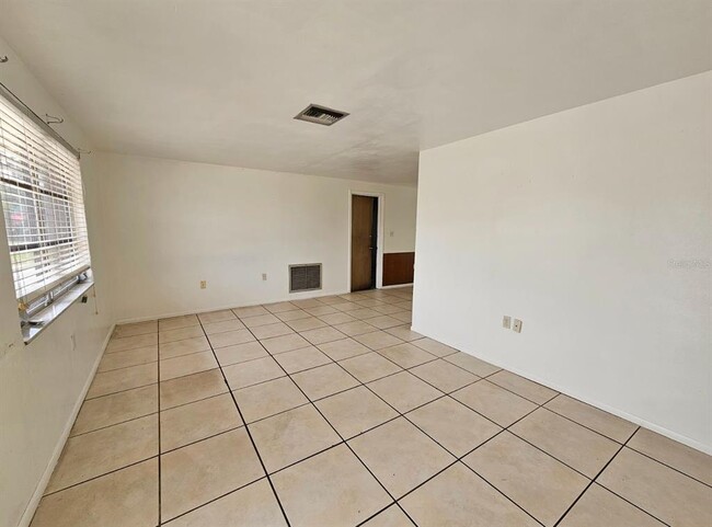 Building Photo - 1019 Maybury Dr