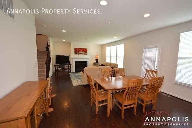 Building Photo - 7948 Monrovia Dr
