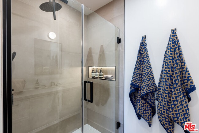 Building Photo - 1351 N Crescent Heights Blvd