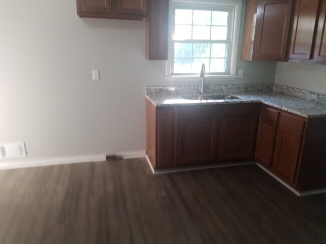 Building Photo - 7527 Jamaica Dr