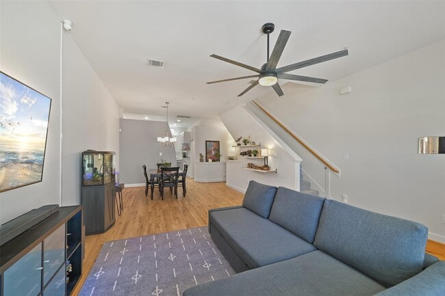 Building Photo - 8715 Meadowcroft Dr