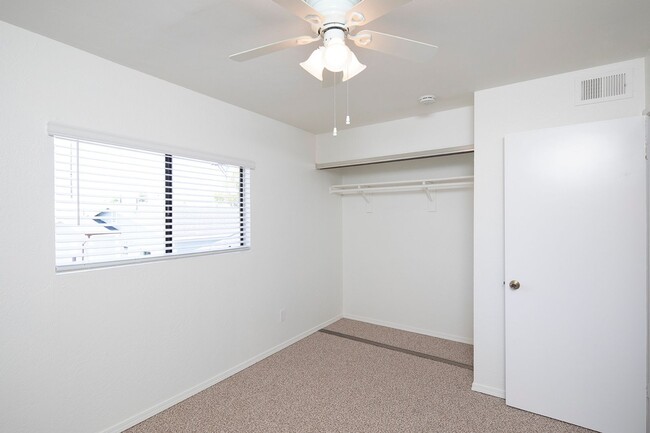 Building Photo - 2br/1.5ba Townhouse in North Park with Washer and Dryer, A/C, and Parking!
