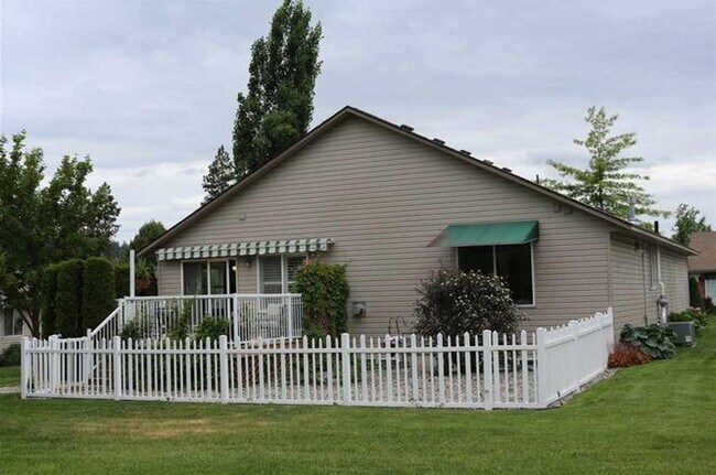 Building Photo - Beautiful home in gated private community