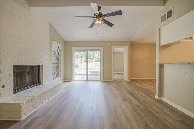 Building Photo - 306 Corral Ln
