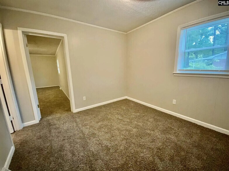 Building Photo - 101 Woodcrest Dr
