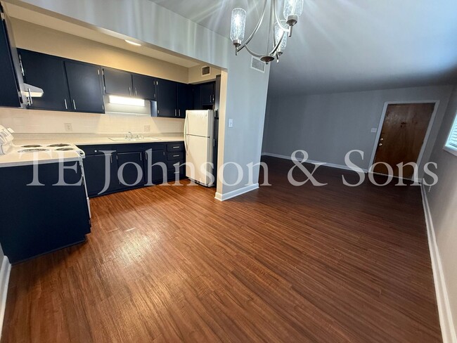 Building Photo - 2 Bedroom Salem View Apartment!