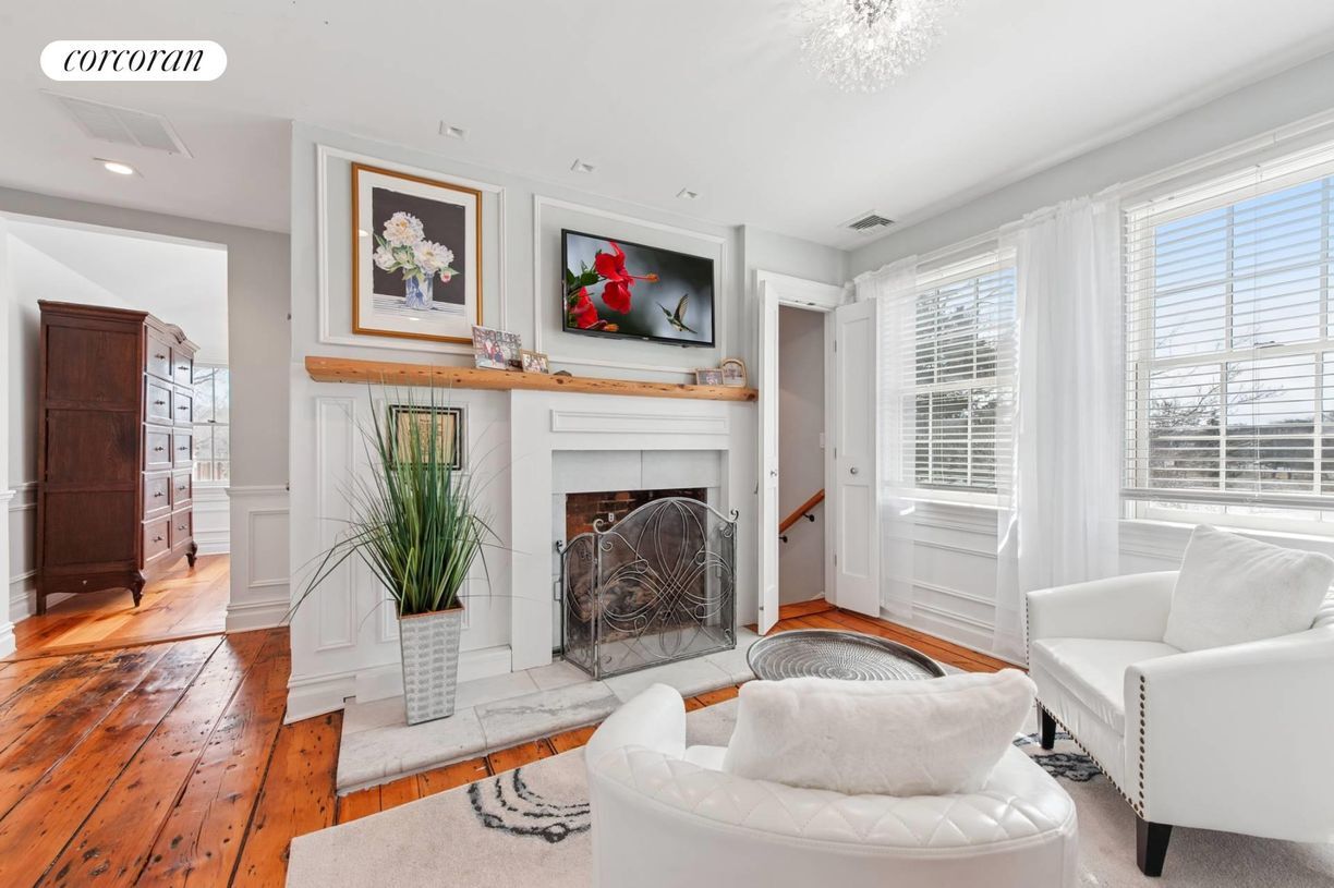 Building Photo - 311 Main St