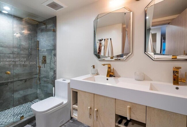 Building Photo - 2301 Collins Ave