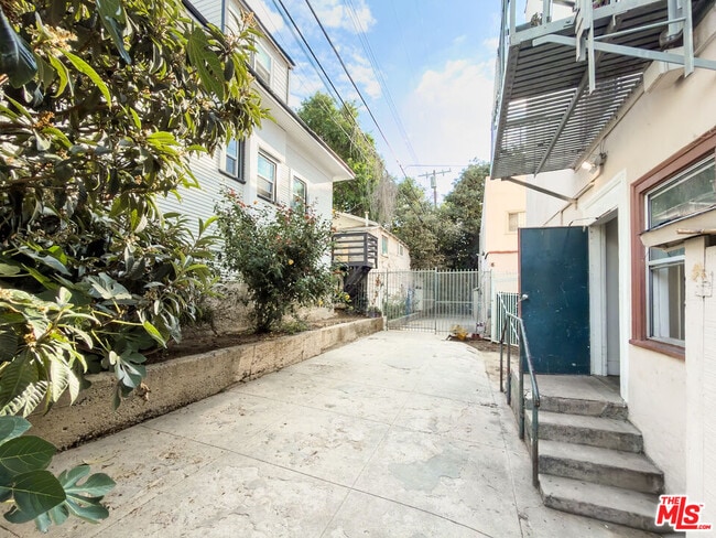 Building Photo - 434 S Rampart Blvd