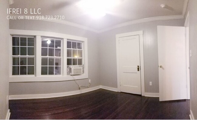 Building Photo - 105 N Xanthus Ave