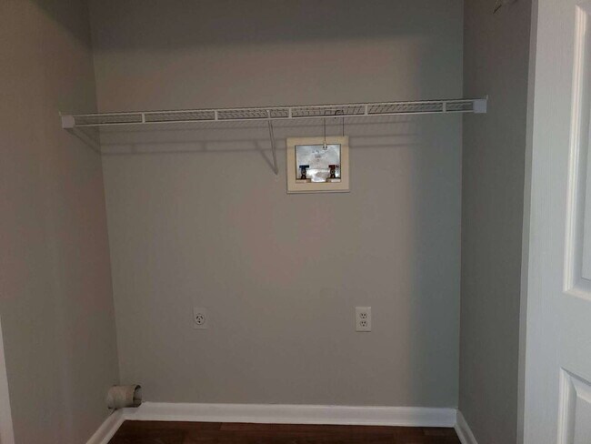 Building Photo - Section 8 welcome "Cozy 2-Bedroom Apartmen...