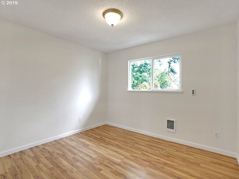 Bedroom 2 - 7611 SE Insley St
