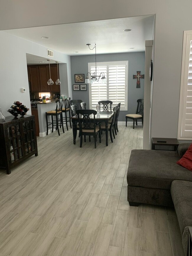 Building Photo - 52210 Rosewood Ln