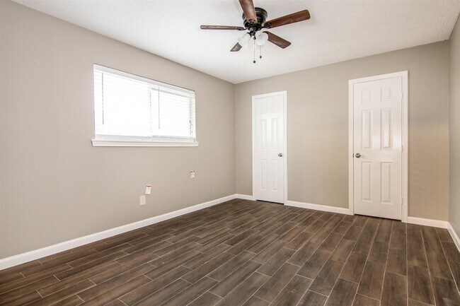 Building Photo - 4327 Lucian Ln