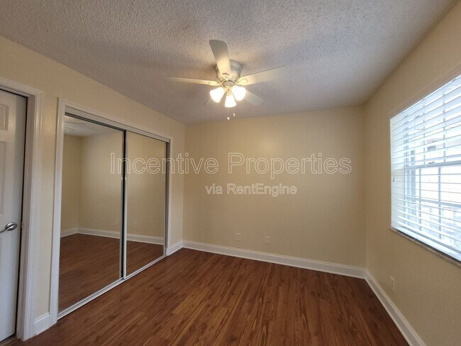 Building Photo - 575 Bloomington Ct