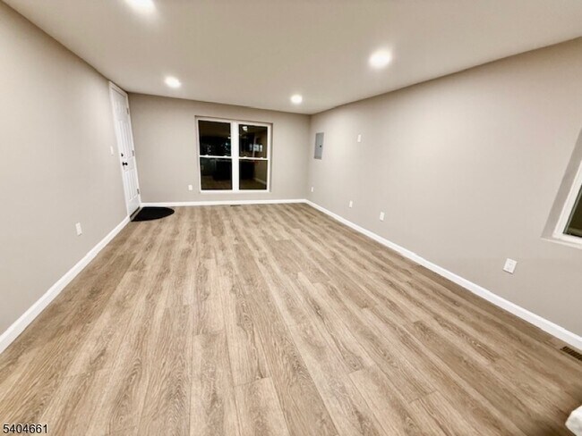 Building Photo - 264 Girard Ave