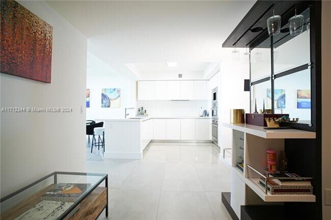 Building Photo - 300 Sunny Isles Blvd
