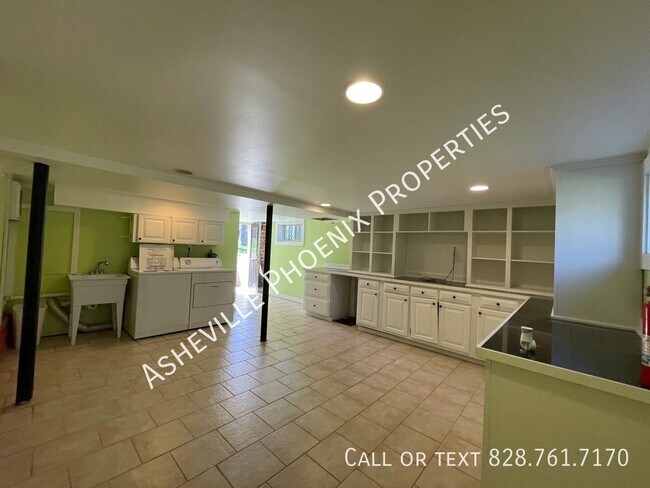 Building Photo - 11 Enka Oak St