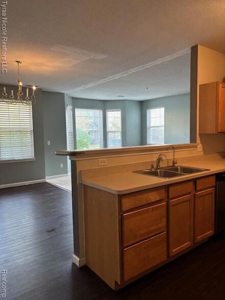 Building Photo - 28825 Cullen Dr