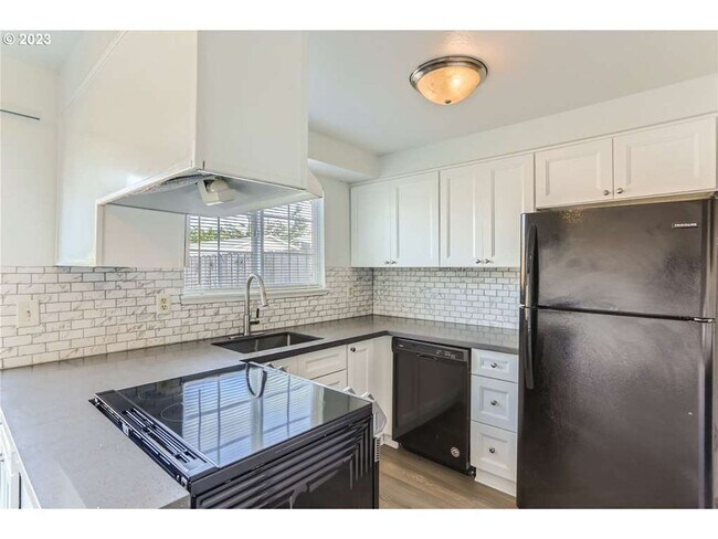 Building Photo - 3adlj01