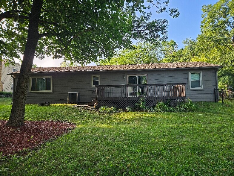 Building Photo - 569 Meadow Dr