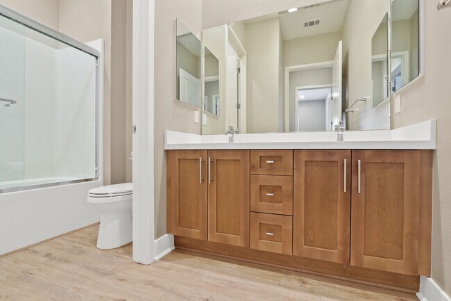 Building Photo - Gated 55 and older 3 bedroom 2 bathroom Ovation at Flora Park