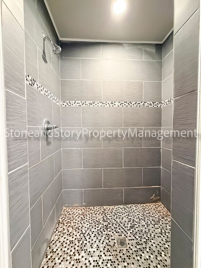 Building Photo - 3 Bedroom 2.5 bath