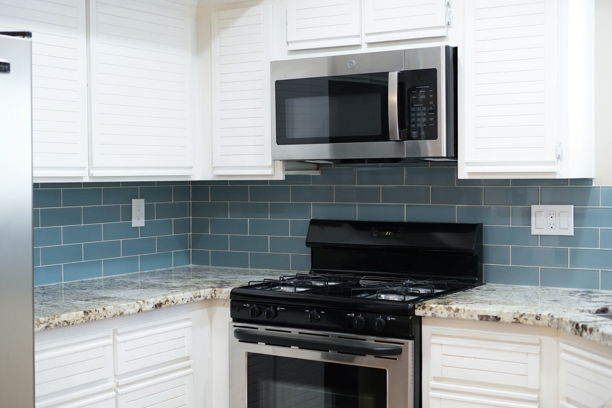 Building Photo - 8060 E Goldenrod Ln