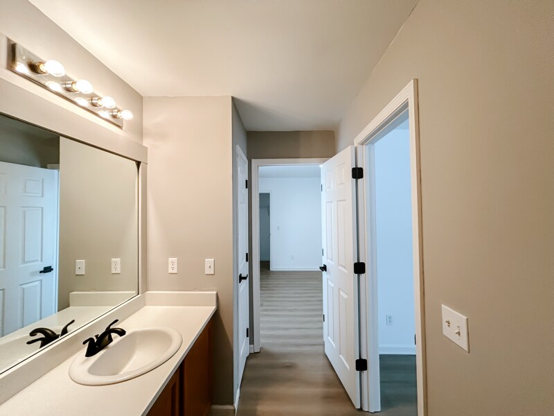 Building Photo - 215 Dillard Mill Dr
