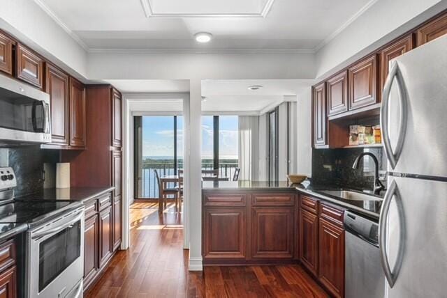 Primary Photo - 124 Lakeshore Dr