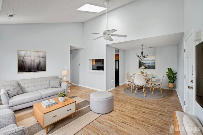 Building Photo - 307 Ravens Crest Dr