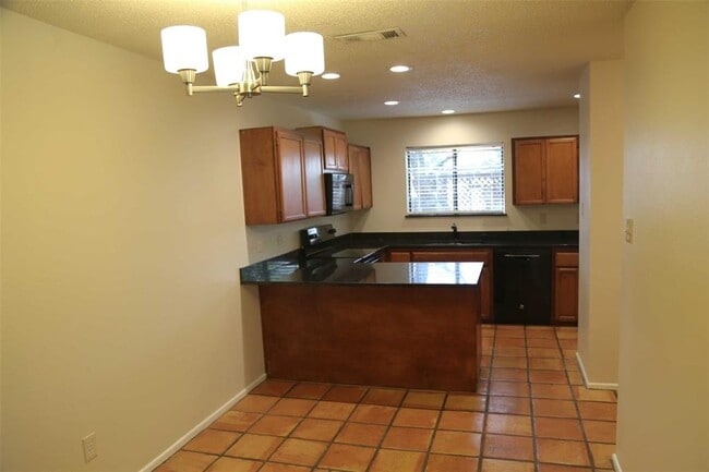 Building Photo - 4 Deerfield Dr