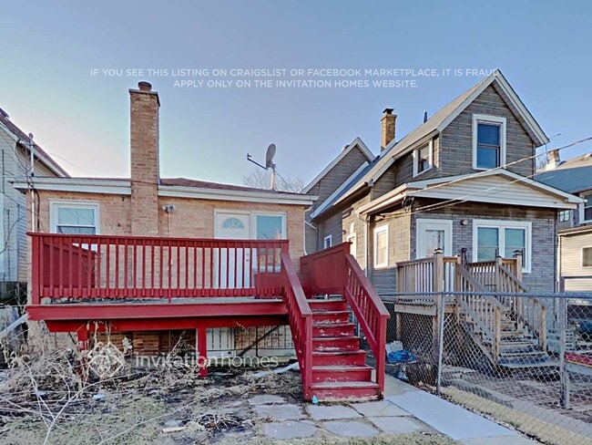 Building Photo - 4623 N Kilbourn Ave