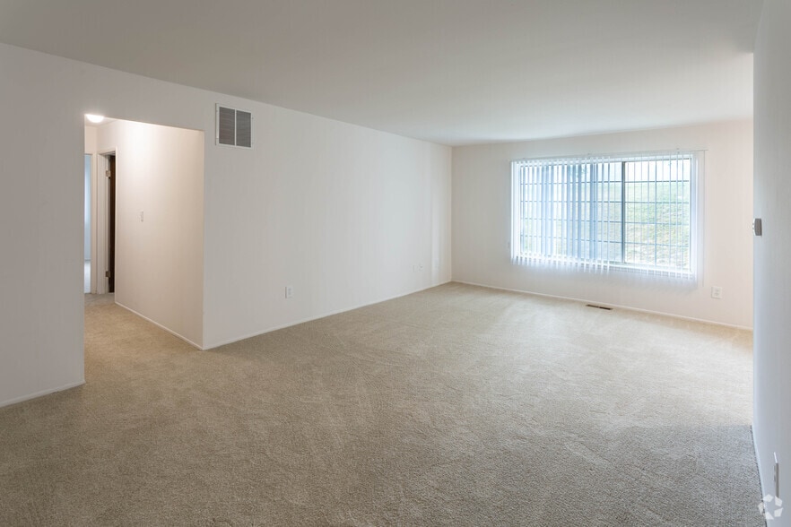 Jamestown Apartments 36812 Blanchard Blvd Farmington MI 48335